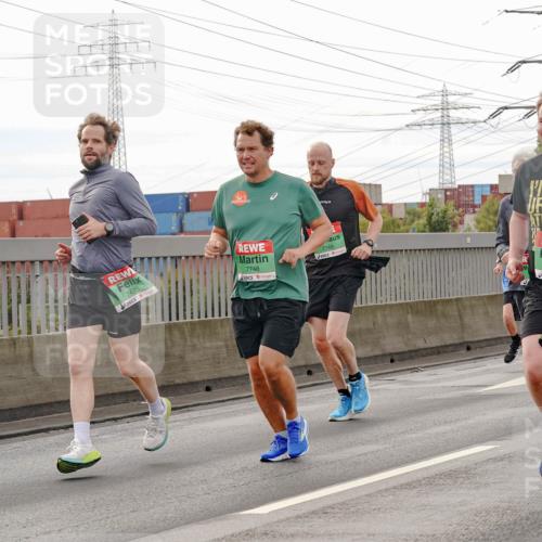 03.10.2025 - Köhlbrandbrückenlauf Michael Burmester http://msf.ph/oto/9162129 03.10.2025 16:03:44 Position 3 9724, 7475, 7748, 7749, 7987 meine-sportfotos.de