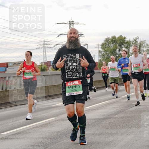 03.10.2025 - Köhlbrandbrückenlauf Michael Burmester http://msf.ph/oto/9162149 03.10.2025 16:03:51 Position 3 7872, 9056, 8616, 7 meine-sportfotos.de