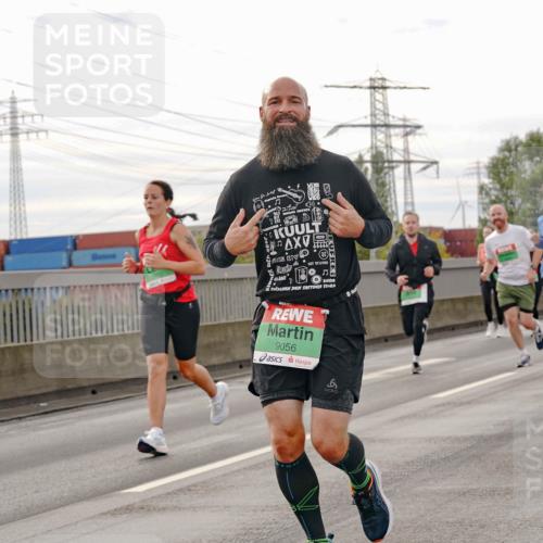 03.10.2025 - Köhlbrandbrückenlauf Michael Burmester http://msf.ph/oto/9162152 03.10.2025 16:03:52 Position 3 9056 meine-sportfotos.de