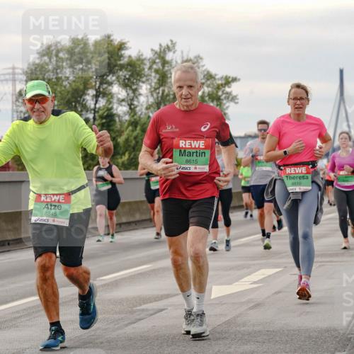 03.10.2025 - Köhlbrandbrückenlauf Michael Burmester http://msf.ph/oto/9162308 03.10.2025 16:04:48 Position 3 8845, 8615, 8810 meine-sportfotos.de