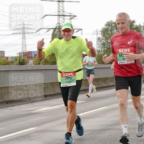 03.10.2025 - Köhlbrandbrückenlauf Michael Burmester http://msf.ph/oto/9162313 03.10.2025 16:04:50 Position 3 8845, 86, 8810 meine-sportfotos.de