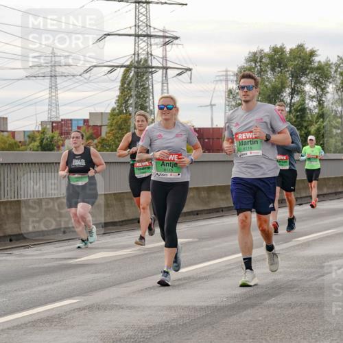 03.10.2025 - Köhlbrandbrückenlauf Michael Burmester http://msf.ph/oto/9162321 03.10.2025 16:04:54 Position 3 8115, 8116, 9288 meine-sportfotos.de