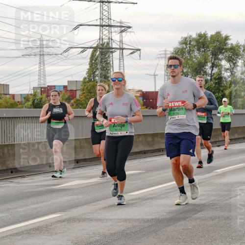 03.10.2025 - Köhlbrandbrückenlauf Michael Burmester http://msf.ph/oto/9162322 03.10.2025 16:04:54 Position 3 8115, 8116, 9288 meine-sportfotos.de