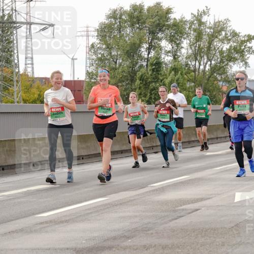 03.10.2025 - Köhlbrandbrückenlauf Michael Burmester http://msf.ph/oto/9162351 03.10.2025 16:05:05 Position 3 8181, 8008, 8007 meine-sportfotos.de