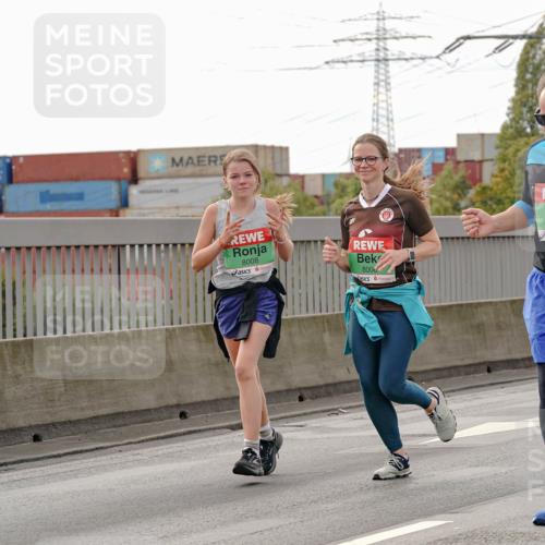 03.10.2025 - Köhlbrandbrückenlauf Michael Burmester http://msf.ph/oto/9162367 03.10.2025 16:05:10 Position 3 8008, 8006, 8007 meine-sportfotos.de