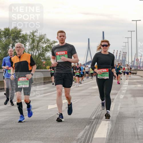 03.10.2025 - Köhlbrandbrückenlauf Michael Burmester http://msf.ph/oto/9162389 03.10.2025 16:05:17 Position 3 9239, 8109 meine-sportfotos.de