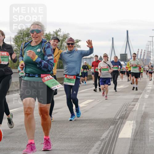 03.10.2025 - Köhlbrandbrückenlauf Michael Burmester http://msf.ph/oto/9162425 03.10.2025 16:05:31 Position 3 9734, 40, 9733, 8306 meine-sportfotos.de