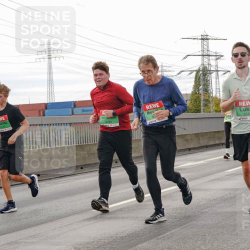 03.10.2025 - Köhlbrandbrückenlauf Michael Burmester http://msf.ph/oto/9162452 03.10.2025 16:05:39 Position 3 8162, 8290, 83, 8315 meine-sportfotos.de