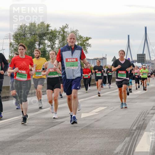 03.10.2025 - Köhlbrandbrückenlauf Michael Burmester http://msf.ph/oto/9162467 03.10.2025 16:05:44 Position 3 8480, 8321, 9749, 8325 meine-sportfotos.de