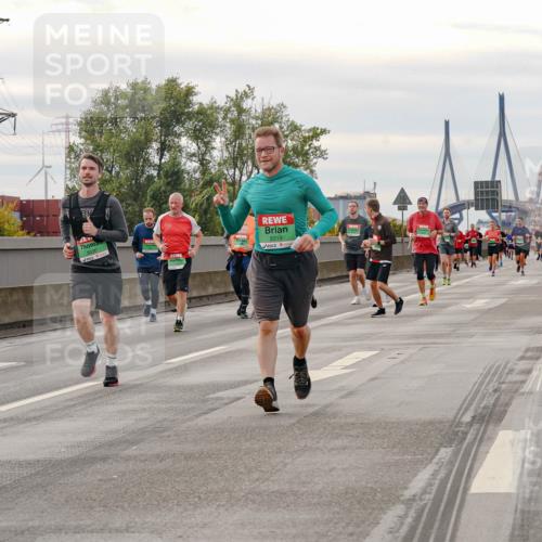 03.10.2025 - Köhlbrandbrückenlauf Michael Burmester http://msf.ph/oto/9162544 03.10.2025 16:06:13 Position 3 8030, 8319 meine-sportfotos.de