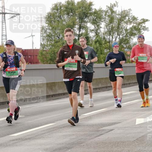 03.10.2025 - Köhlbrandbrückenlauf Michael Burmester http://msf.ph/oto/9162566 03.10.2025 16:06:18 Position 3 8300, 9647, 7973 meine-sportfotos.de
