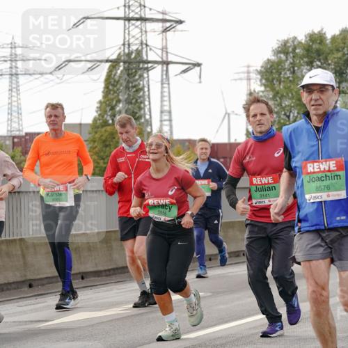 03.10.2025 - Köhlbrandbrückenlauf Michael Burmester http://msf.ph/oto/9162602 03.10.2025 16:06:38 Position 3 6056, 8081, 9556, 9141, 8576 meine-sportfotos.de