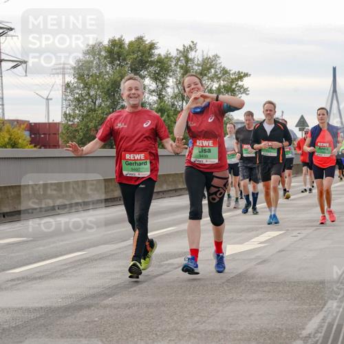 03.10.2025 - Köhlbrandbrückenlauf Michael Burmester http://msf.ph/oto/9162618 03.10.2025 16:06:45 Position 3 9497, 9498 meine-sportfotos.de
