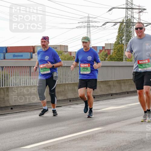 03.10.2025 - Köhlbrandbrückenlauf Michael Burmester http://msf.ph/oto/9162643 03.10.2025 16:06:54 Position 3 8311, 8417, 7866 meine-sportfotos.de
