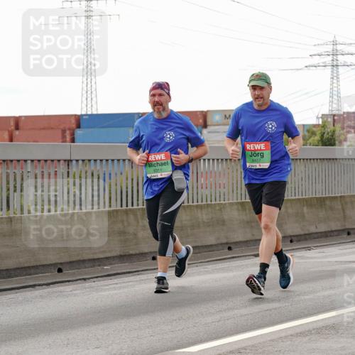03.10.2025 - Köhlbrandbrückenlauf Michael Burmester http://msf.ph/oto/9162644 03.10.2025 16:06:55 Position 3 8311, 8417, 7866 meine-sportfotos.de