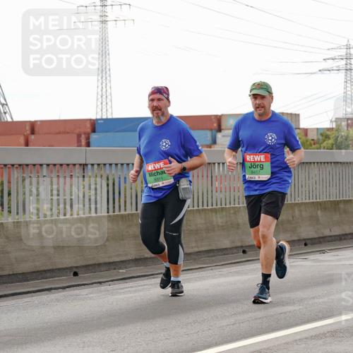 03.10.2025 - Köhlbrandbrückenlauf Michael Burmester http://msf.ph/oto/9162645 03.10.2025 16:06:55 Position 3 8311, 8417, 7866 meine-sportfotos.de