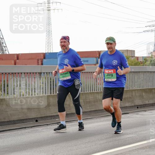 03.10.2025 - Köhlbrandbrückenlauf Michael Burmester http://msf.ph/oto/9162646 03.10.2025 16:06:55 Position 3 8311, 8417, 7866 meine-sportfotos.de