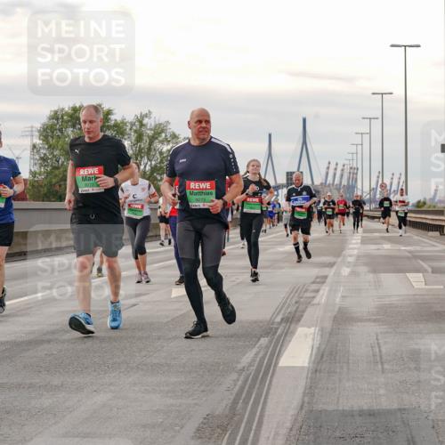 03.10.2025 - Köhlbrandbrückenlauf Michael Burmester http://msf.ph/oto/9162664 03.10.2025 16:07:01 Position 3 9272, 9273 meine-sportfotos.de