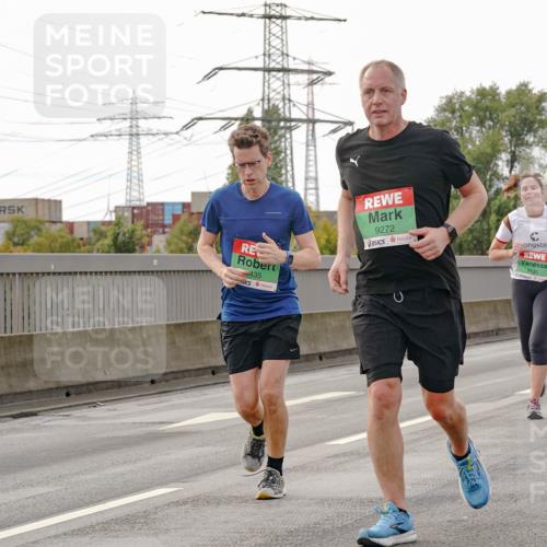 03.10.2025 - Köhlbrandbrückenlauf Michael Burmester http://msf.ph/oto/9162665 03.10.2025 16:07:02 Position 3 435, 9272, 8930, 9273 meine-sportfotos.de