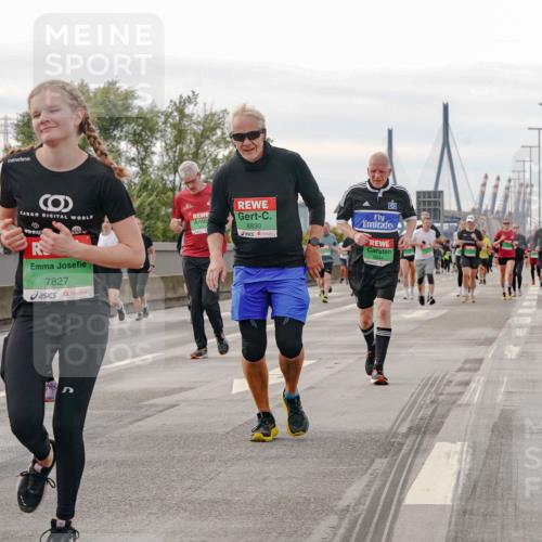 03.10.2025 - Köhlbrandbrückenlauf Michael Burmester http://msf.ph/oto/9162674 03.10.2025 16:07:05 Position 3 7827, 8830, 8844 meine-sportfotos.de