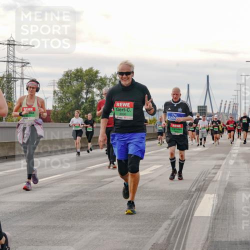 03.10.2025 - Köhlbrandbrückenlauf Michael Burmester http://msf.ph/oto/9162677 03.10.2025 16:07:06 Position 3 0, 7827, 8830, 8844 meine-sportfotos.de