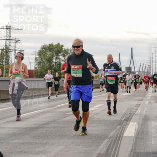 03.10.2025 - Köhlbrandbrückenlauf Michael Burmester http://msf.ph/oto/9162678 03.10.2025 16:07:06 Position 3 782, 8830, 8844 meine-sportfotos.de
