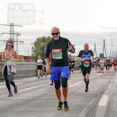 03.10.2025 - Köhlbrandbrückenlauf Michael Burmester http://msf.ph/oto/9162682 03.10.2025 16:07:06 Position 3 8070, 8830, 8844 meine-sportfotos.de