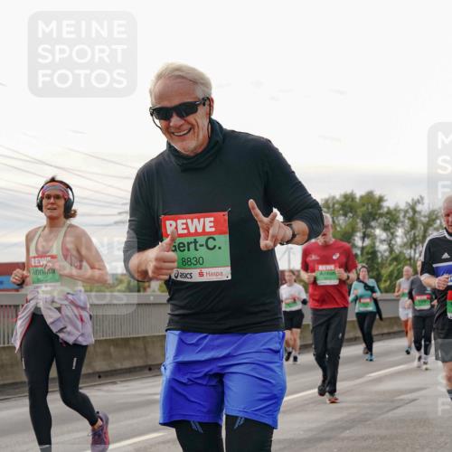 03.10.2025 - Köhlbrandbrückenlauf Michael Burmester http://msf.ph/oto/9162686 03.10.2025 16:07:08 Position 3 8070, 8830, 8844 meine-sportfotos.de