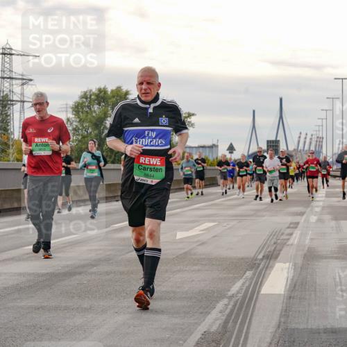 03.10.2025 - Köhlbrandbrückenlauf Michael Burmester http://msf.ph/oto/9162688 03.10.2025 16:07:08 Position 3 9613, 8844 meine-sportfotos.de