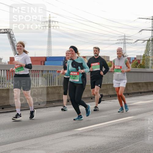 03.10.2025 - Köhlbrandbrückenlauf Michael Burmester http://msf.ph/oto/9162703 03.10.2025 16:07:14 Position 3 1, 8953, 7544 meine-sportfotos.de