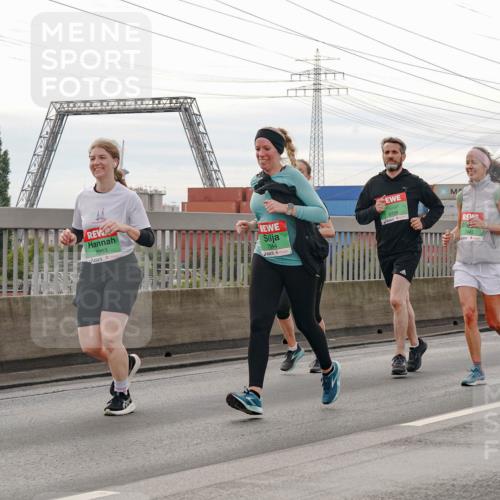 03.10.2025 - Köhlbrandbrückenlauf Michael Burmester http://msf.ph/oto/9162709 03.10.2025 16:07:14 Position 3 8953, 7544, 9729, 7845 meine-sportfotos.de