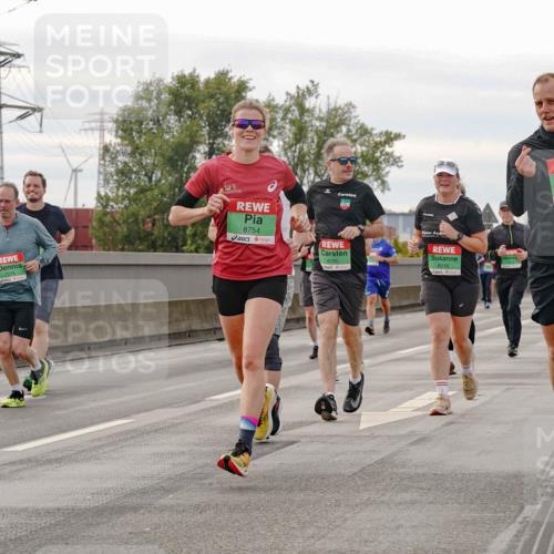 03.10.2025 - Köhlbrandbrückenlauf Michael Burmester http://msf.ph/oto/9162712 03.10.2025 16:07:16 Position 3 8754, 8100, 8016, 8752 meine-sportfotos.de
