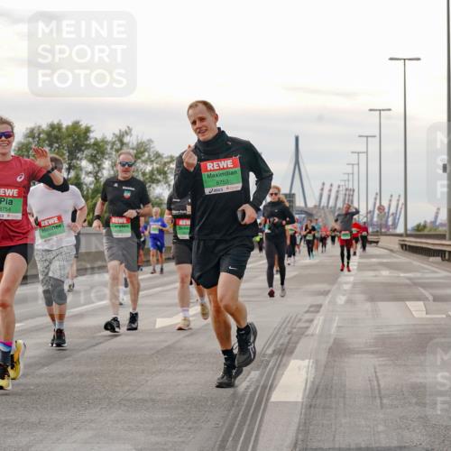 03.10.2025 - Köhlbrandbrückenlauf Michael Burmester http://msf.ph/oto/9162713 03.10.2025 16:07:17 Position 3 8754, 8752, 7694 meine-sportfotos.de