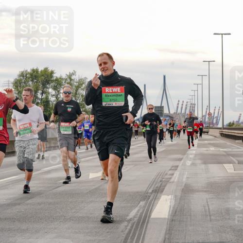 03.10.2025 - Köhlbrandbrückenlauf Michael Burmester http://msf.ph/oto/9162715 03.10.2025 16:07:17 Position 3 8752, 8754, 8037, 8100 meine-sportfotos.de