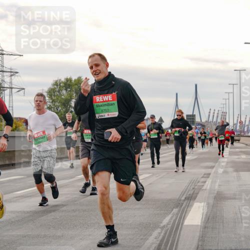 03.10.2025 - Köhlbrandbrückenlauf Michael Burmester http://msf.ph/oto/9162716 03.10.2025 16:07:17 Position 3 8754, 8100, 8752 meine-sportfotos.de