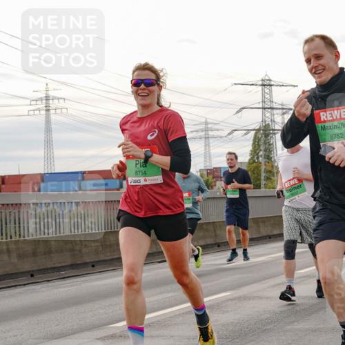 03.10.2025 - Köhlbrandbrückenlauf Michael Burmester http://msf.ph/oto/9162717 03.10.2025 16:07:18 Position 3 8754, 8037, 8752 meine-sportfotos.de