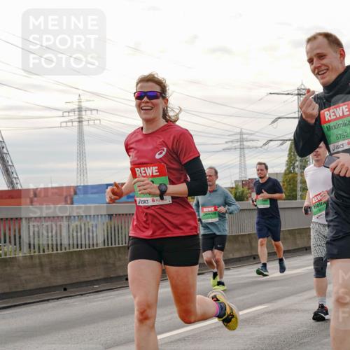 03.10.2025 - Köhlbrandbrückenlauf Michael Burmester http://msf.ph/oto/9162718 03.10.2025 16:07:18 Position 3 8037, 8752 meine-sportfotos.de