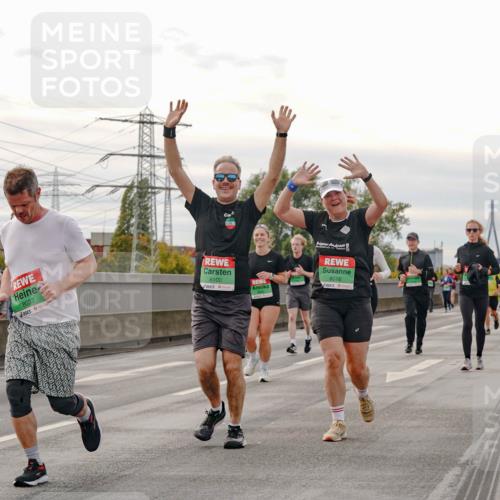 03.10.2025 - Köhlbrandbrückenlauf Michael Burmester http://msf.ph/oto/9162719 03.10.2025 16:07:19 Position 3 8037, 8016, 8100 meine-sportfotos.de