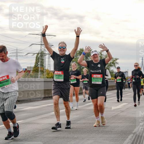 03.10.2025 - Köhlbrandbrückenlauf Michael Burmester http://msf.ph/oto/9162720 03.10.2025 16:07:19 Position 3 8037, 8100, 8016 meine-sportfotos.de