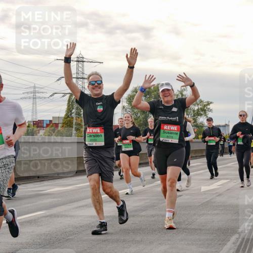 03.10.2025 - Köhlbrandbrückenlauf Michael Burmester http://msf.ph/oto/9162722 03.10.2025 16:07:19 Position 3 8037, 8100, 8016 meine-sportfotos.de