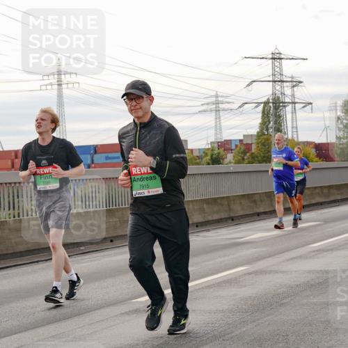 03.10.2025 - Köhlbrandbrückenlauf Michael Burmester http://msf.ph/oto/9162737 03.10.2025 16:07:25 Position 3 7852, 7760, 7915 meine-sportfotos.de