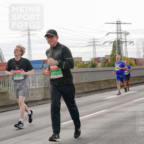 03.10.2025 - Köhlbrandbrückenlauf Michael Burmester http://msf.ph/oto/9162738 03.10.2025 16:07:25 Position 3 7852, 7760, 7915 meine-sportfotos.de