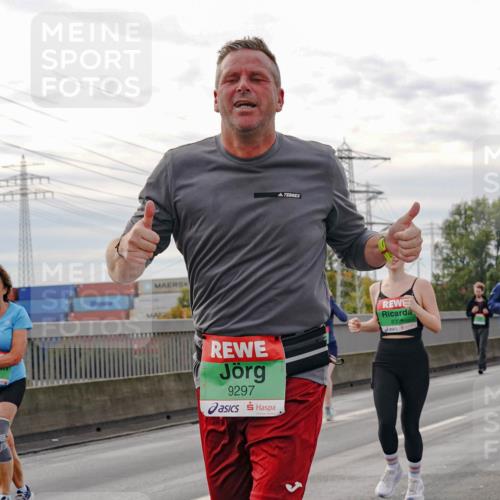 03.10.2025 - Köhlbrandbrückenlauf Michael Burmester http://msf.ph/oto/9162756 03.10.2025 16:07:31 Position 3 9297, 8305 meine-sportfotos.de
