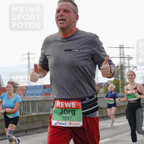 03.10.2025 - Köhlbrandbrückenlauf Michael Burmester http://msf.ph/oto/9162758 03.10.2025 16:07:31 Position 3 9297 meine-sportfotos.de