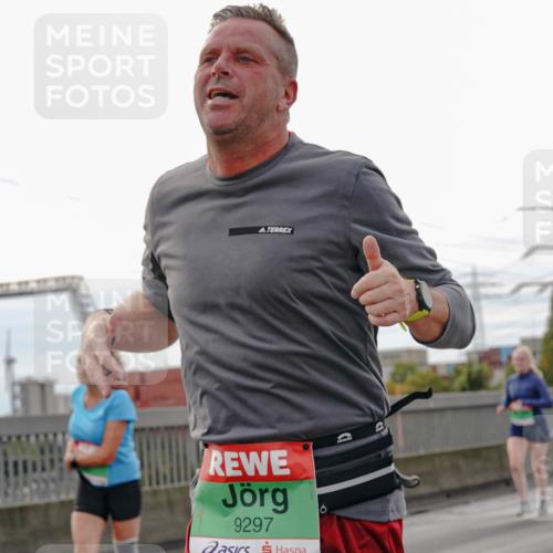 03.10.2025 - Köhlbrandbrückenlauf Michael Burmester http://msf.ph/oto/9162759 03.10.2025 16:07:31 Position 3 9297 meine-sportfotos.de