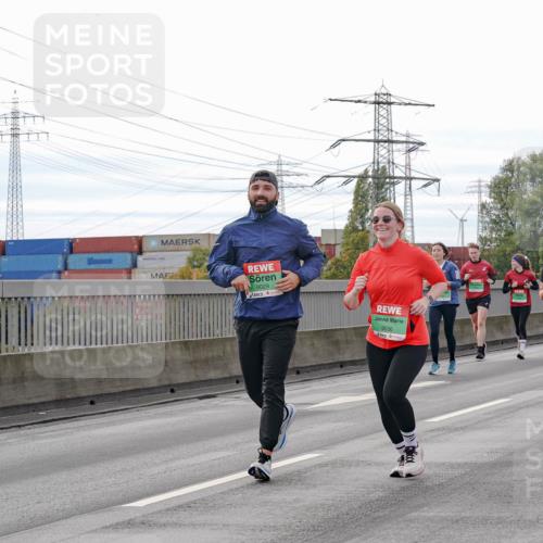 03.10.2025 - Köhlbrandbrückenlauf Michael Burmester http://msf.ph/oto/9162771 03.10.2025 16:07:35 Position 3 9029, 9036 meine-sportfotos.de