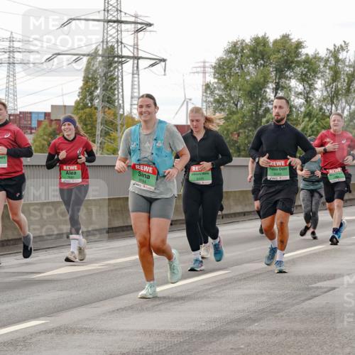 03.10.2025 - Köhlbrandbrückenlauf Michael Burmester http://msf.ph/oto/9162780 03.10.2025 16:07:38 Position 3 9510, 8584, 8448, 9683, 8349 meine-sportfotos.de