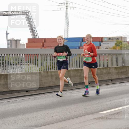 03.10.2025 - Köhlbrandbrückenlauf Michael Burmester http://msf.ph/oto/9162830 03.10.2025 16:07:55 Position 3 9615, 9616, 81 meine-sportfotos.de