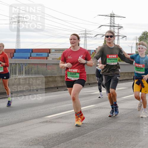 03.10.2025 - Köhlbrandbrückenlauf Michael Burmester http://msf.ph/oto/9162831 03.10.2025 16:07:56 Position 3 8187, 8238, 8237 meine-sportfotos.de