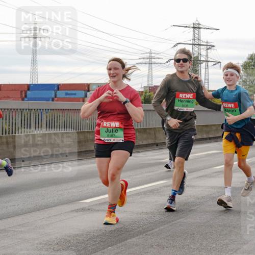 03.10.2025 - Köhlbrandbrückenlauf Michael Burmester http://msf.ph/oto/9162833 03.10.2025 16:07:56 Position 3 8187, 8238 meine-sportfotos.de